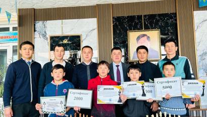 “М.Шаханов атындағы жалпы білім беретін мектеп” КММ-де үйірме жетекшісі Жамалбек Еркебұлан ағайдың бастамасымен 6-7 сынып оқушылары арасында шахматтан мектепішілік жарыс ұйымдастырылды. 