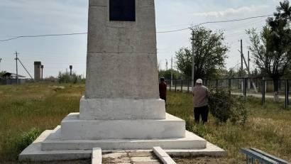 Ұлы Жеңістің 80 жылдығына орай “Таза Қазақстан” акциясы аясында батырларға тағзым ретінде ескерткіш маңында абаттандыру жұмыстары жүргізілді. Ата-бабаларымыздың ерлігін мәңгі есте сақтау мақсатында ұйымдастырылған бұл іс-шара барысында ескерткіш айналасы 