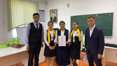 «М. Шаханов атындағы жалпы білім беретін мектеп» КММ-нің «Зияткер» дебат үйірмесінің жетекшісі Бактиярова Жанардың шәкірттері — Дүйсенбай Кәусар, Бейсен Айдана және Жақсыбек Жұлдызай 9–11 сынып оқушылары арасында өткен Республикалық пікірсайыс турнирінің 