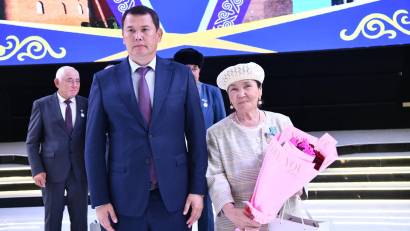 Отырар ауданының 90 жылдық мерейтойында ,,ОТЫРАР АУДАНЫНА 90 ЖЫЛ&quot; төсбелгісімен зейнеткер-ұстаз Құрманбекова Шарапат апайымыз марапатталды. Ұзақ жылдар бойы М.Шаханов атындағы жалпы орта мектебінде мектеп директоры қызметін абыроймен атқарған ұстаз әрі ағ